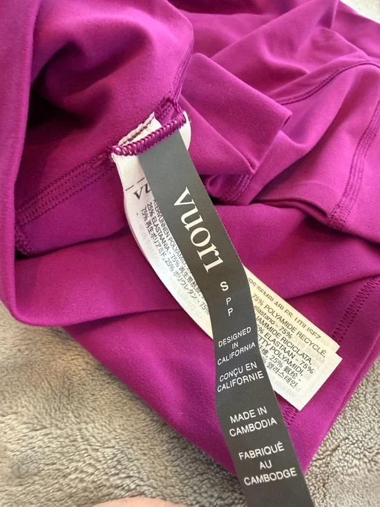 Vuori Magenta Active Leggings - Picture 3 of 5